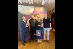 HKH-10.000 Besucherin in Rembrandt-Ausstellung